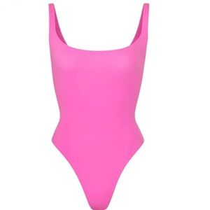 New Skims FITS EVERYBODY SQUARE NECK BODYSUIT in Neon Orchid